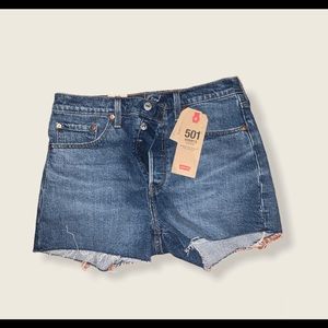 Levi’s women shorts with tags size 28